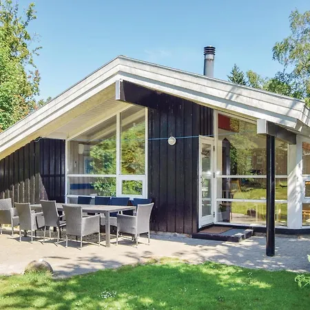 4 Bedroom Beautiful In Tranekaer * Skattebolle